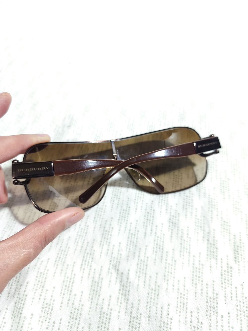Burberry Vintage Brown Shield Sunglasses for Men - Gradient Brown Lenses - Picture 6 of 12